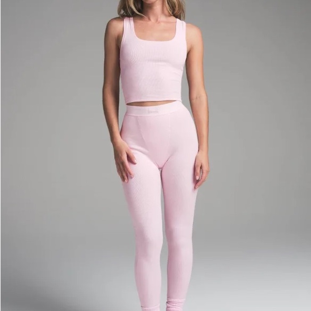 SKIMS cotton ribbed leggings in cherry blossom 
Never worn